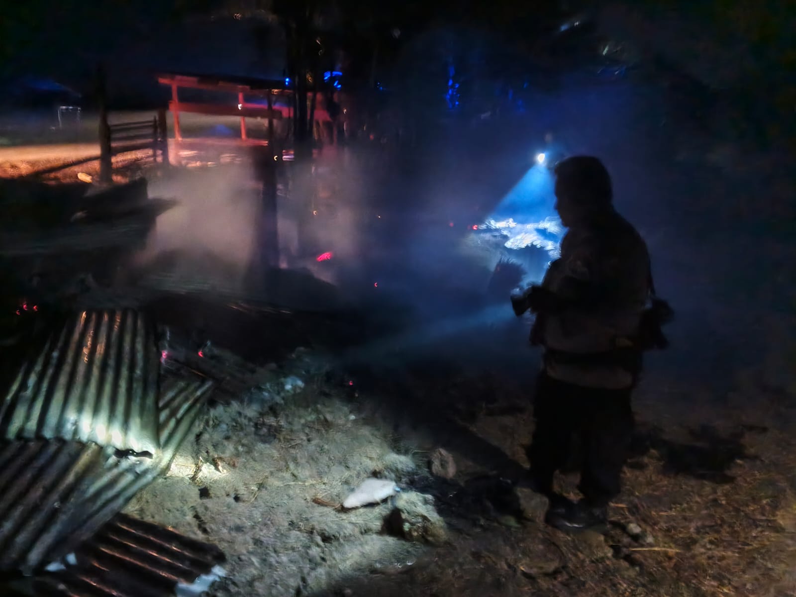 Gudang ikan asin yang terbakar di Kampung Isano Mbias, Distrik Tanah Miring, Kabupaten Merauke – Surya Papua/IST