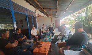 jumpa 5 Pertemuan Ketua Lamaholot Kabupaten Meraukem Paskalis Imadawa dan pengurus bersama Panitia Musda IKF – Surya Papua/IST