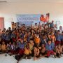 Anak didik di Sekolah Dasar Negeri (SDN) Kigorun sedang foto bersama usai proses belajar mengajar – Surya Papua/IST