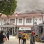 Api yang menyambar bangunan Lembaga Pemasyarakatan (Lapas) Merauke – Surya Papua/IST