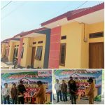 Penyerahan kunci rumah subsidi oleh Bupati Merauke, Yoseph Bladib Gebze kepada salah seorang penghuni – Surya Papua/Frans Kobun