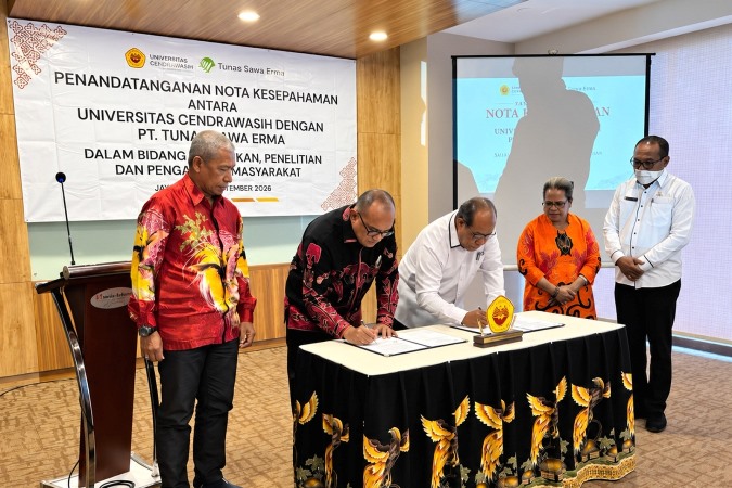 Penandatanganan kerjasama antara Uncen dan TSE Group di kampung Uncen Jayapura – Surya Papua/IST