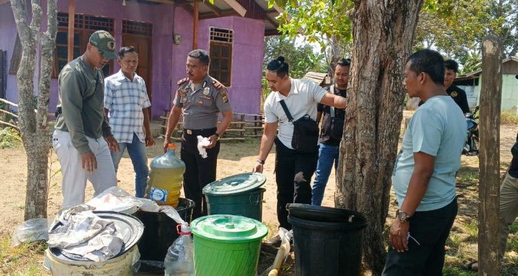 Sejumkah peralatan yang disita aparat kepolisian pasca penggerebekan lokasi produksi sopi di Jalan Bupul-Kelapa Lima – Surya Papua/IST